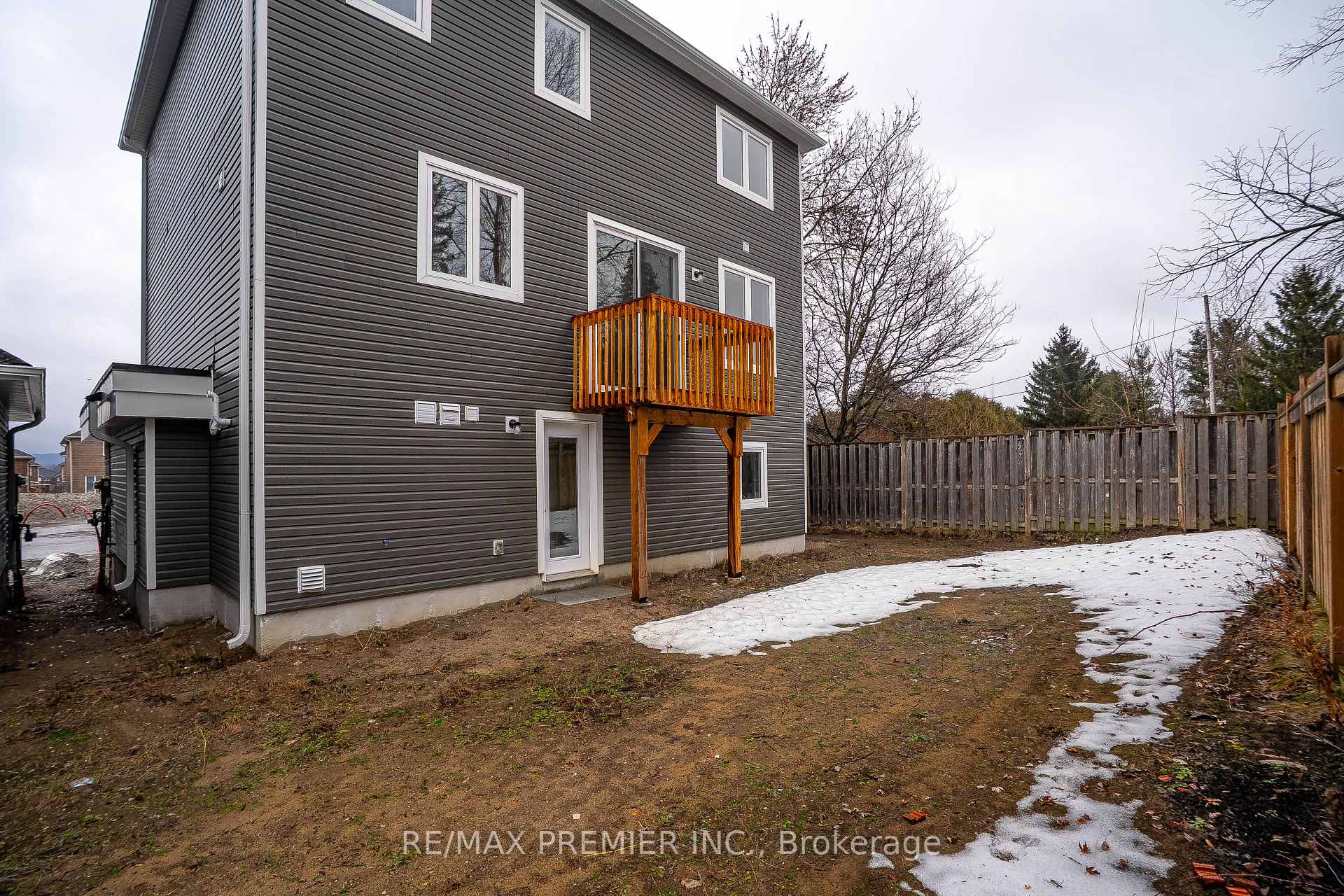 Photo 12 of 17 Hampton Lane, Barrie, Ardagh — HOMEH