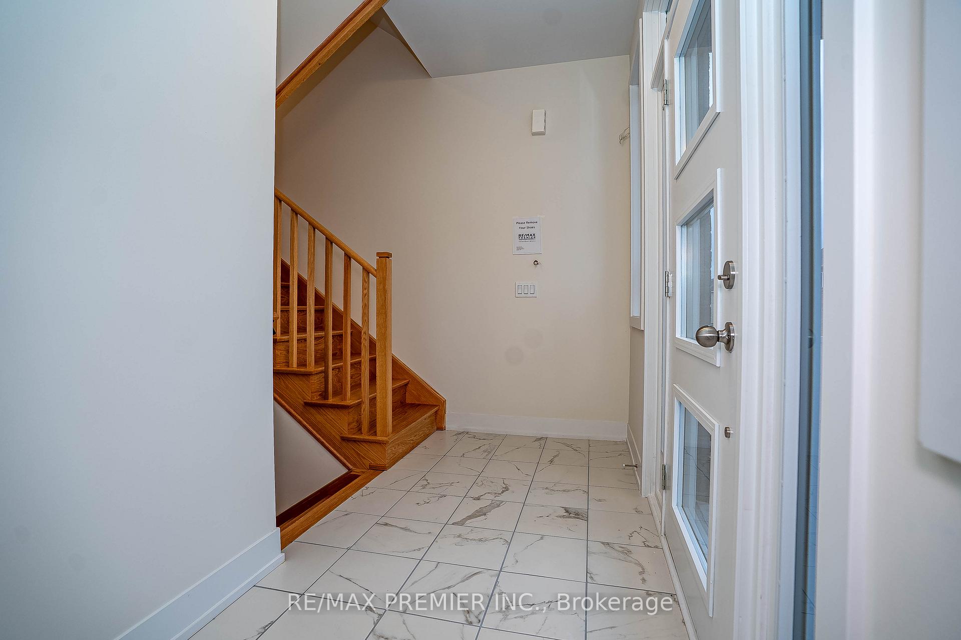 Photo 3 of 17 Hampton Lane, Barrie, Ardagh — HOMEH