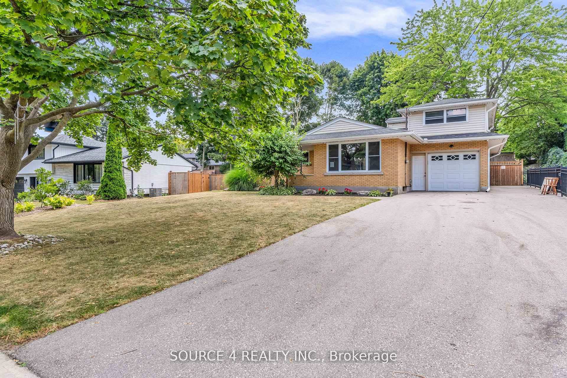 Front of 35 Vista Crescent