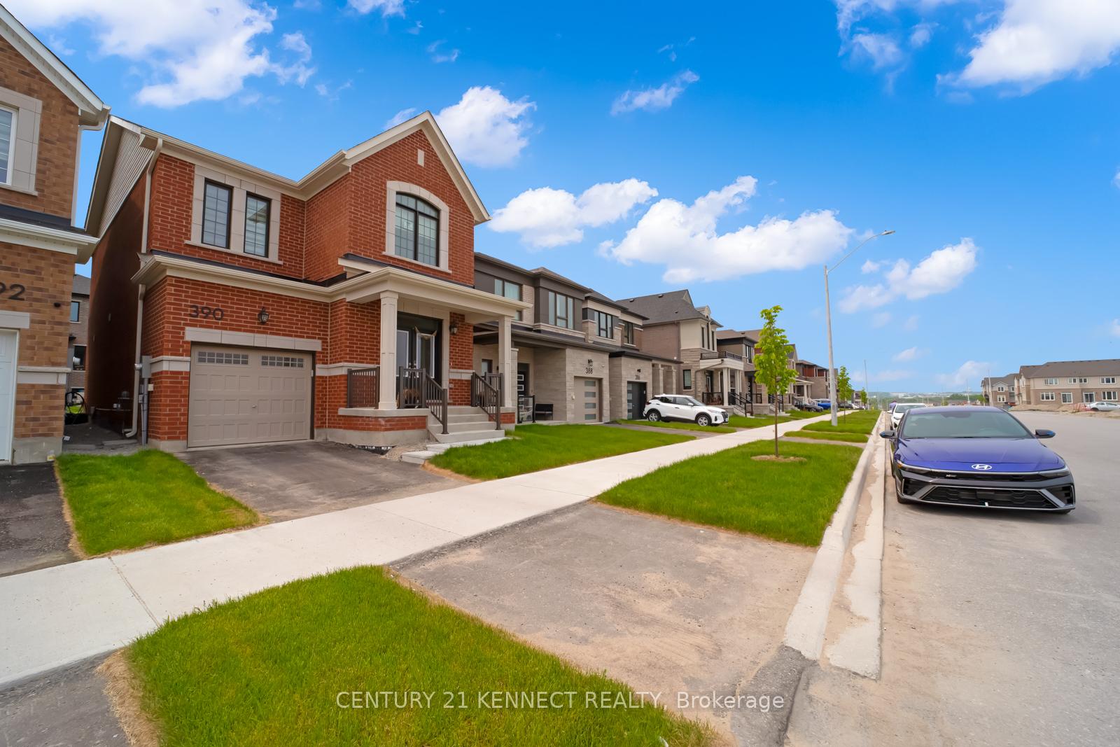 Photo 4 of 390 Madelaine Drive, Barrie, Rural Barrie Southeast — HOMEH