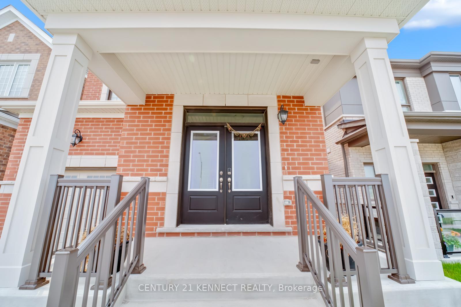 Photo 2 of 390 Madelaine Drive, Barrie, Rural Barrie Southeast — HOMEH