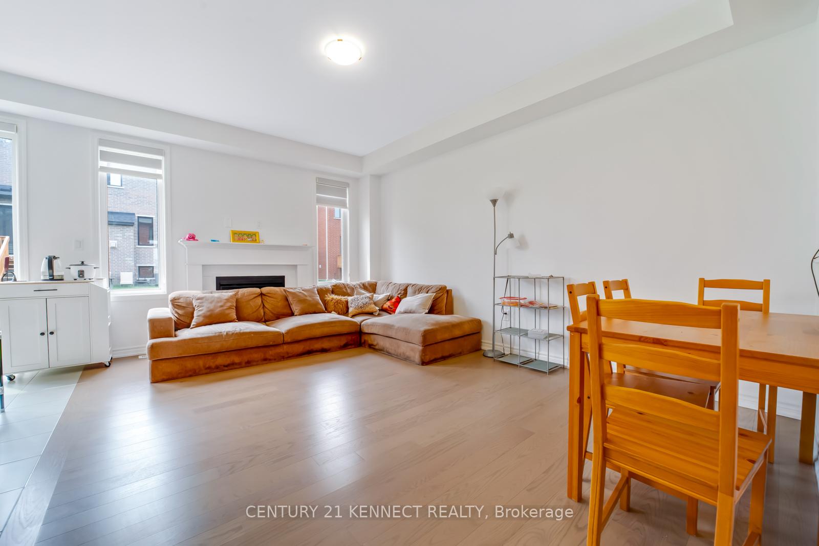 Photo 6 of 390 Madelaine Drive, Barrie, Rural Barrie Southeast — HOMEH