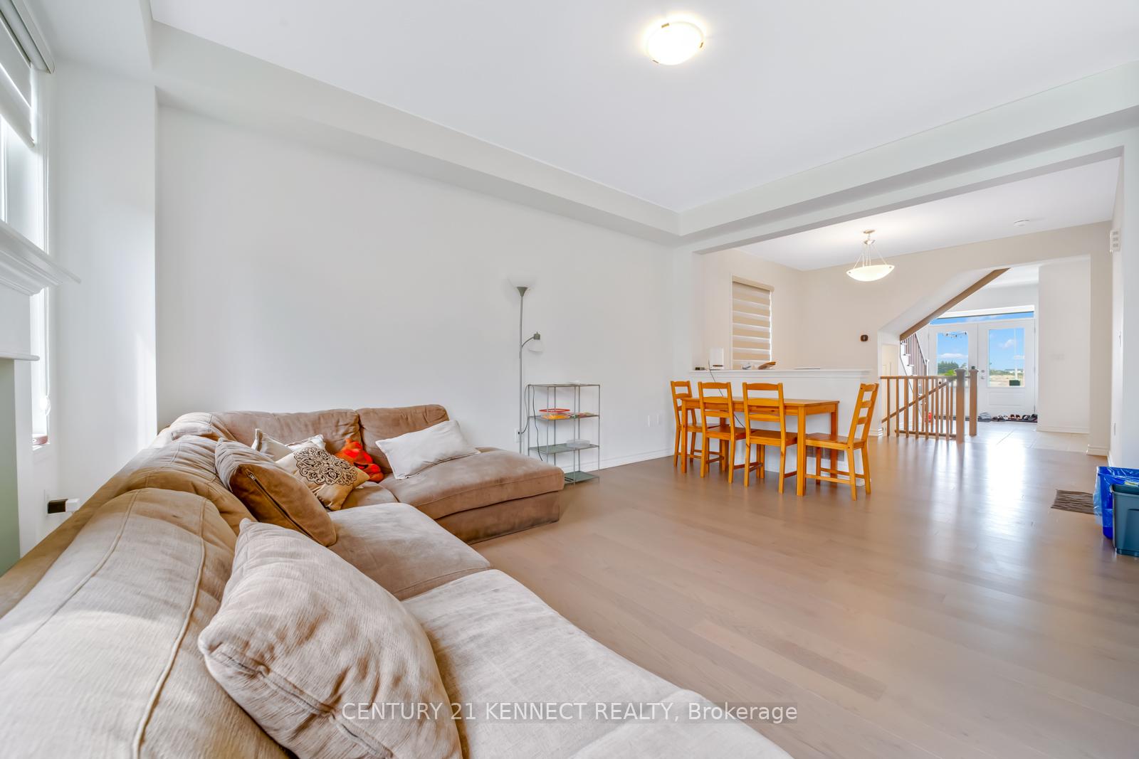 Photo 10 of 390 Madelaine Drive, Barrie, Rural Barrie Southeast — HOMEH