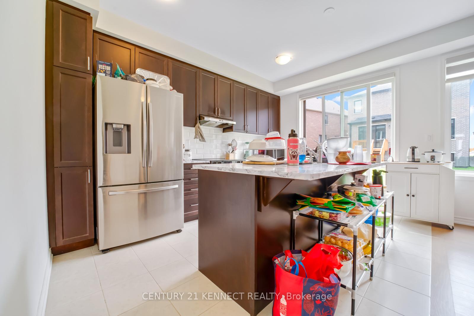Photo 8 of 390 Madelaine Drive, Barrie, Rural Barrie Southeast — HOMEH