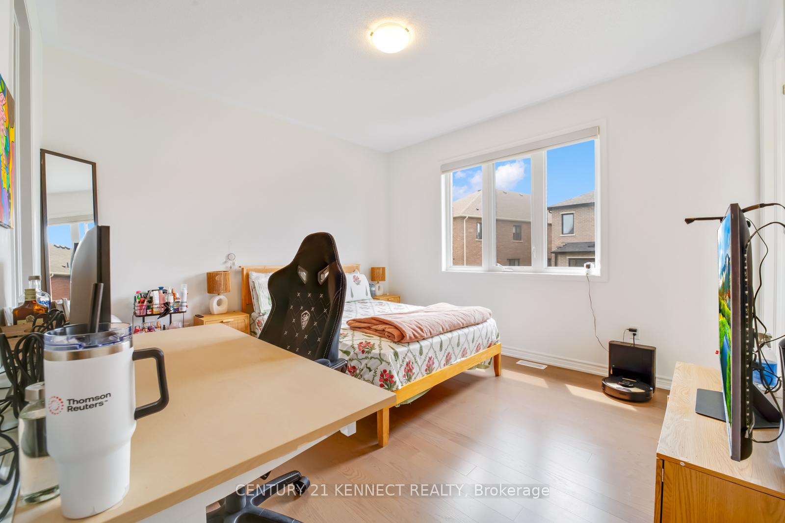 Photo 11 of 390 Madelaine Drive, Barrie, Rural Barrie Southeast — HOMEH