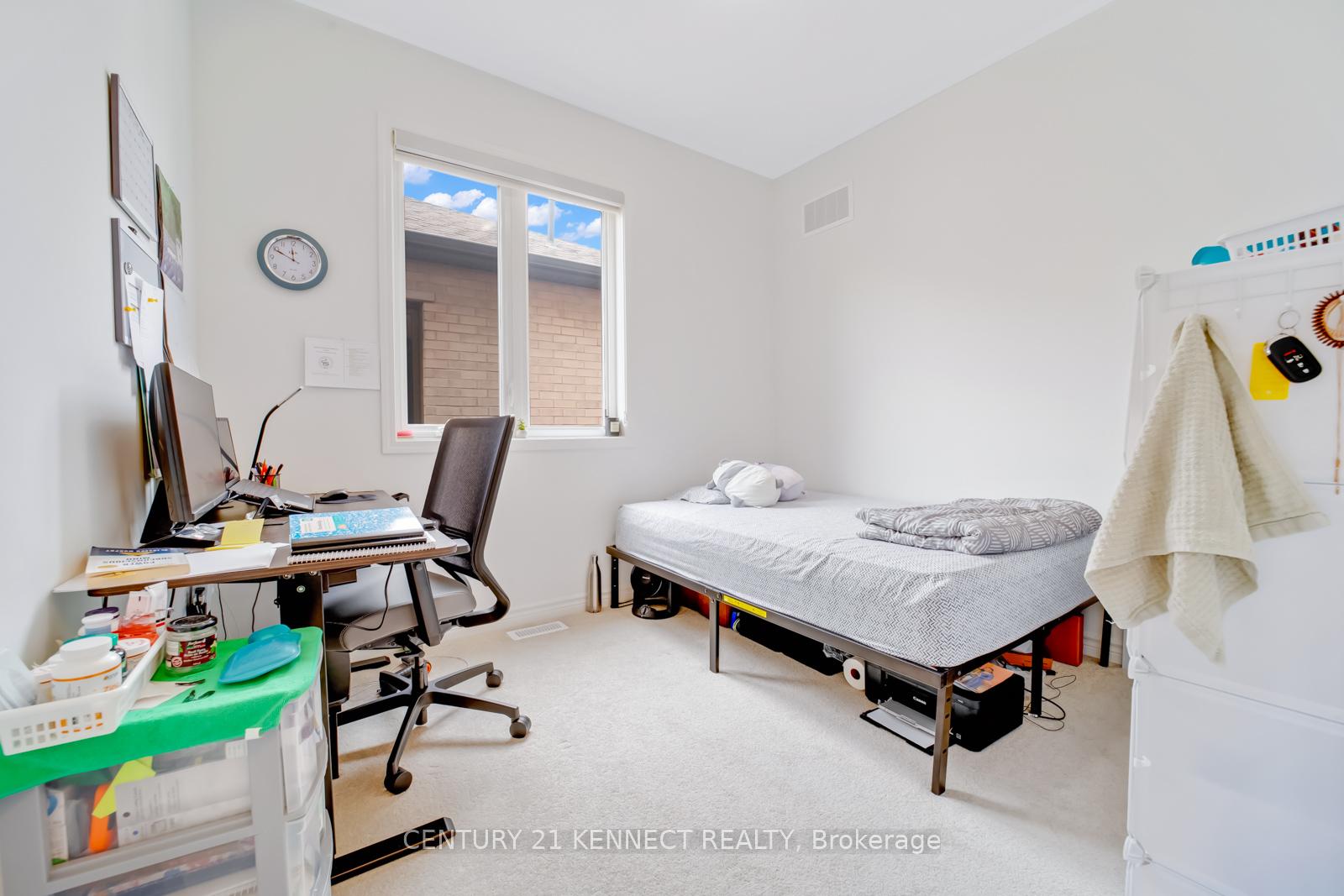 Photo 21 of 390 Madelaine Drive, Barrie, Rural Barrie Southeast — HOMEH