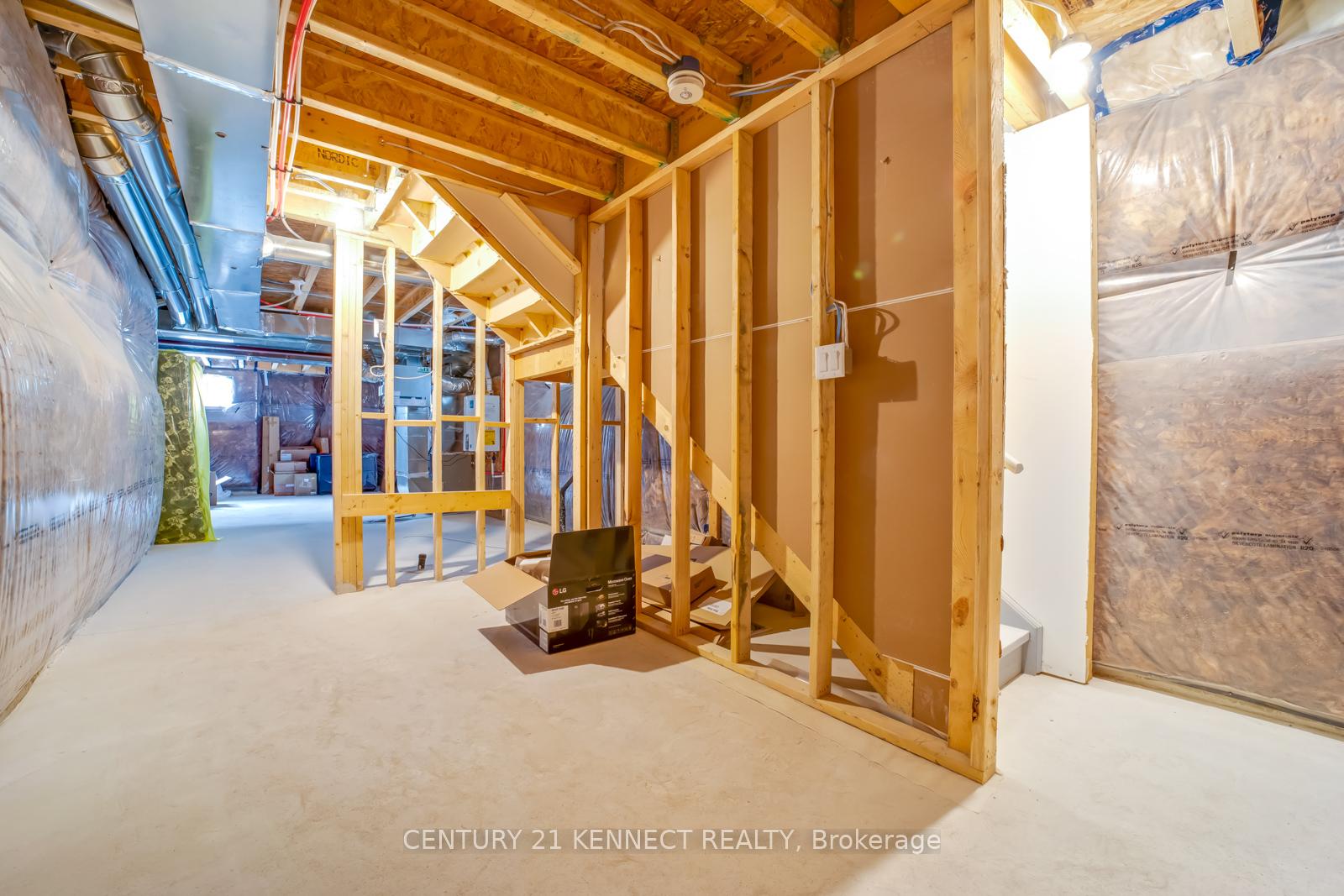 Photo 16 of 390 Madelaine Drive, Barrie, Rural Barrie Southeast — HOMEH