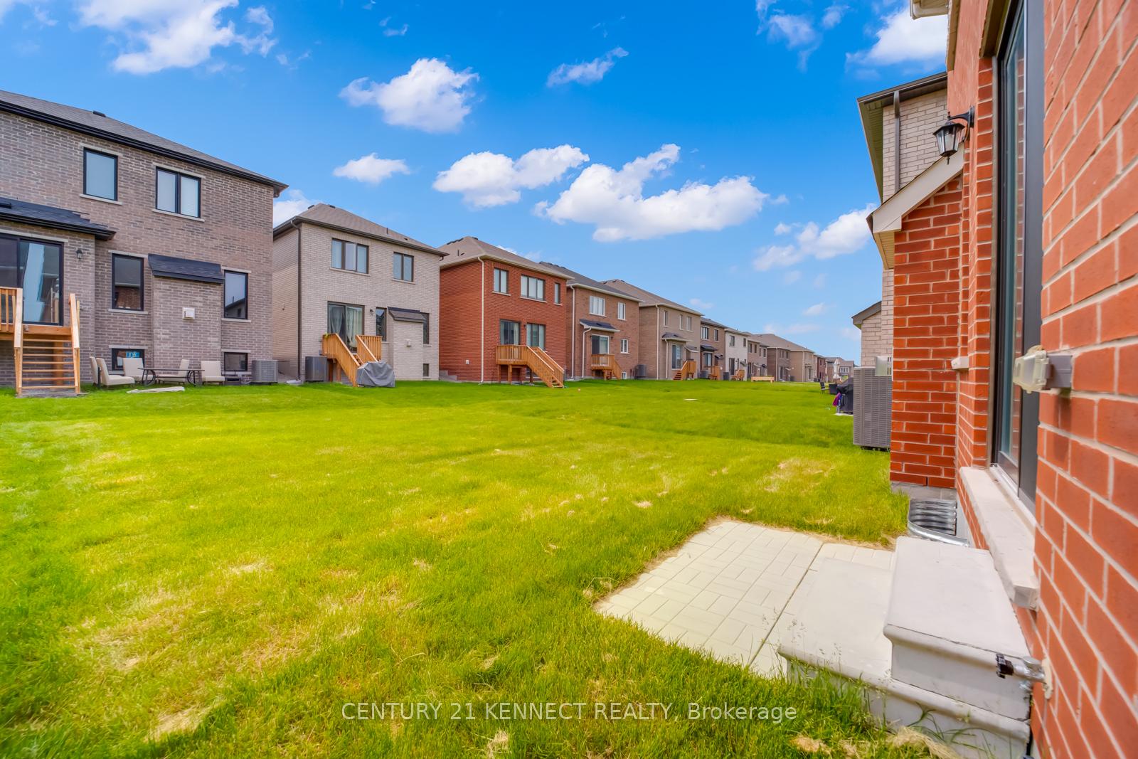 Photo 17 of 390 Madelaine Drive, Barrie, Rural Barrie Southeast — HOMEH