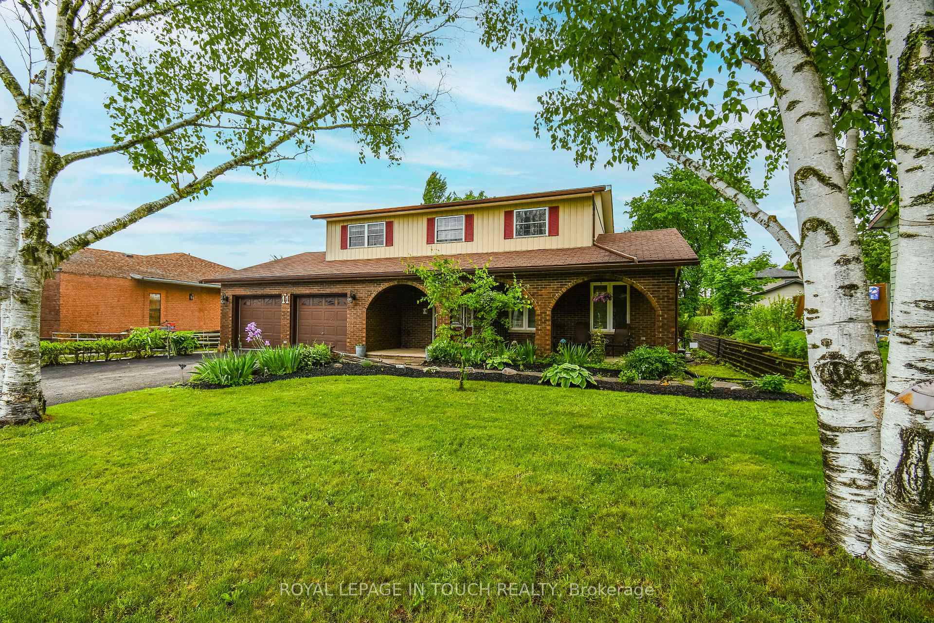 Photo 1 of 11 Hill Top Drive, Penetanguishene — HOMEH