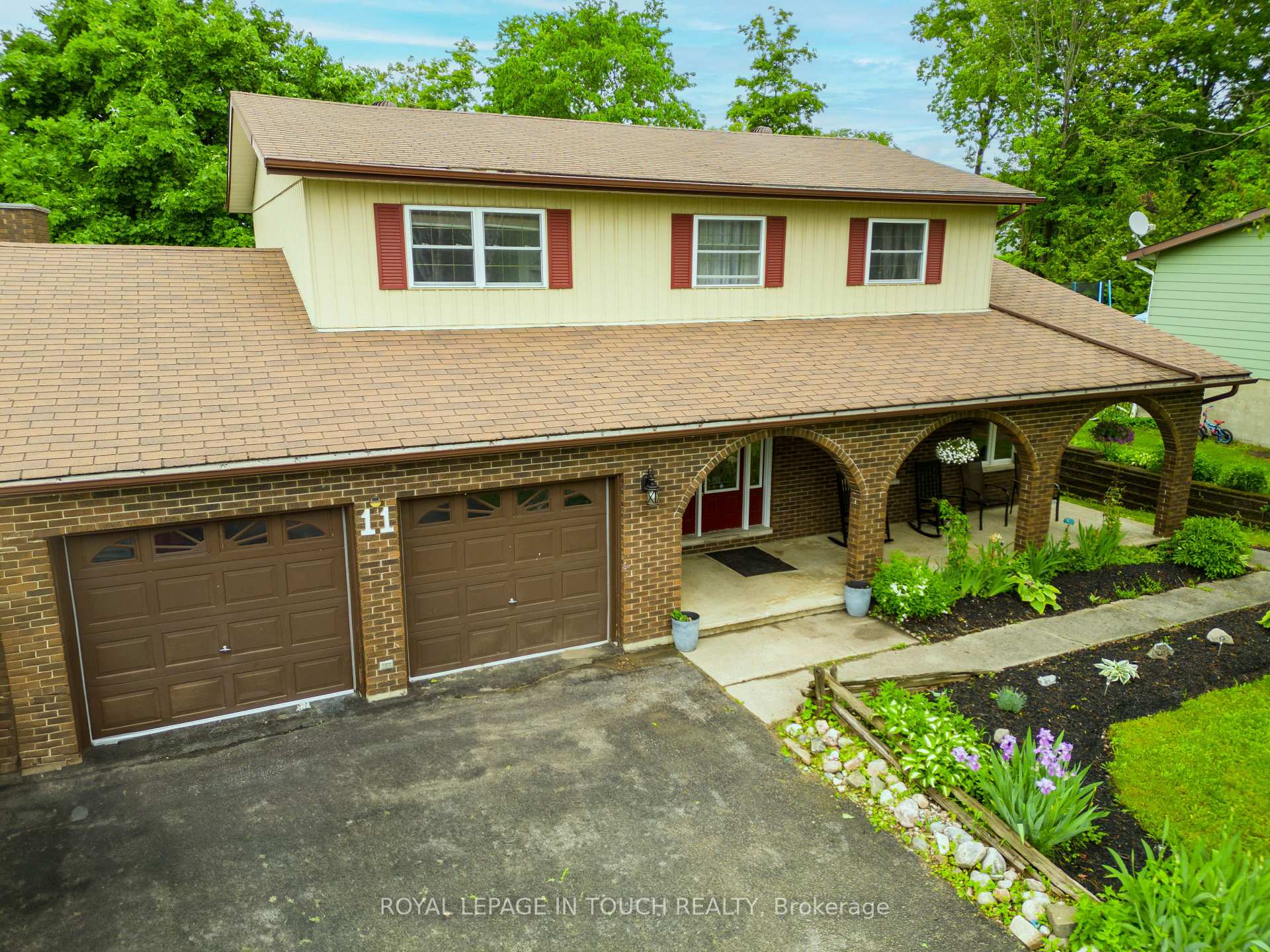 Photo 3 of 11 Hill Top Drive, Penetanguishene — HOMEH
