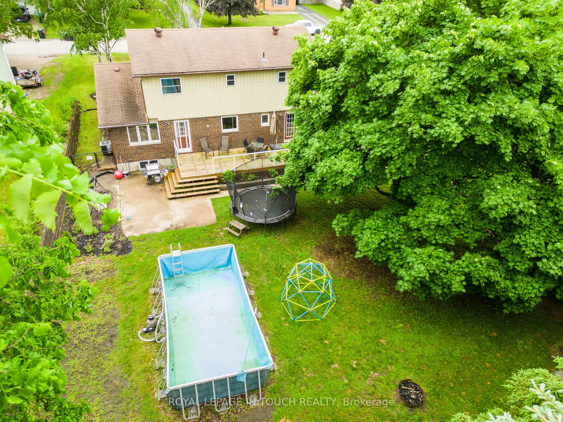 Photo 4 of 11 Hill Top Drive, Penetanguishene — HOMEH
