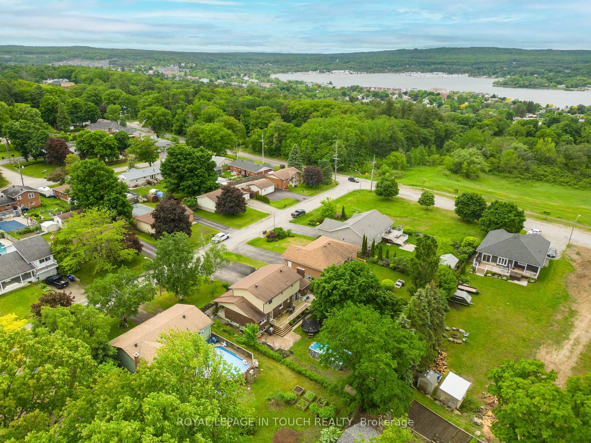 Photo 5 of 11 Hill Top Drive, Penetanguishene — HOMEH