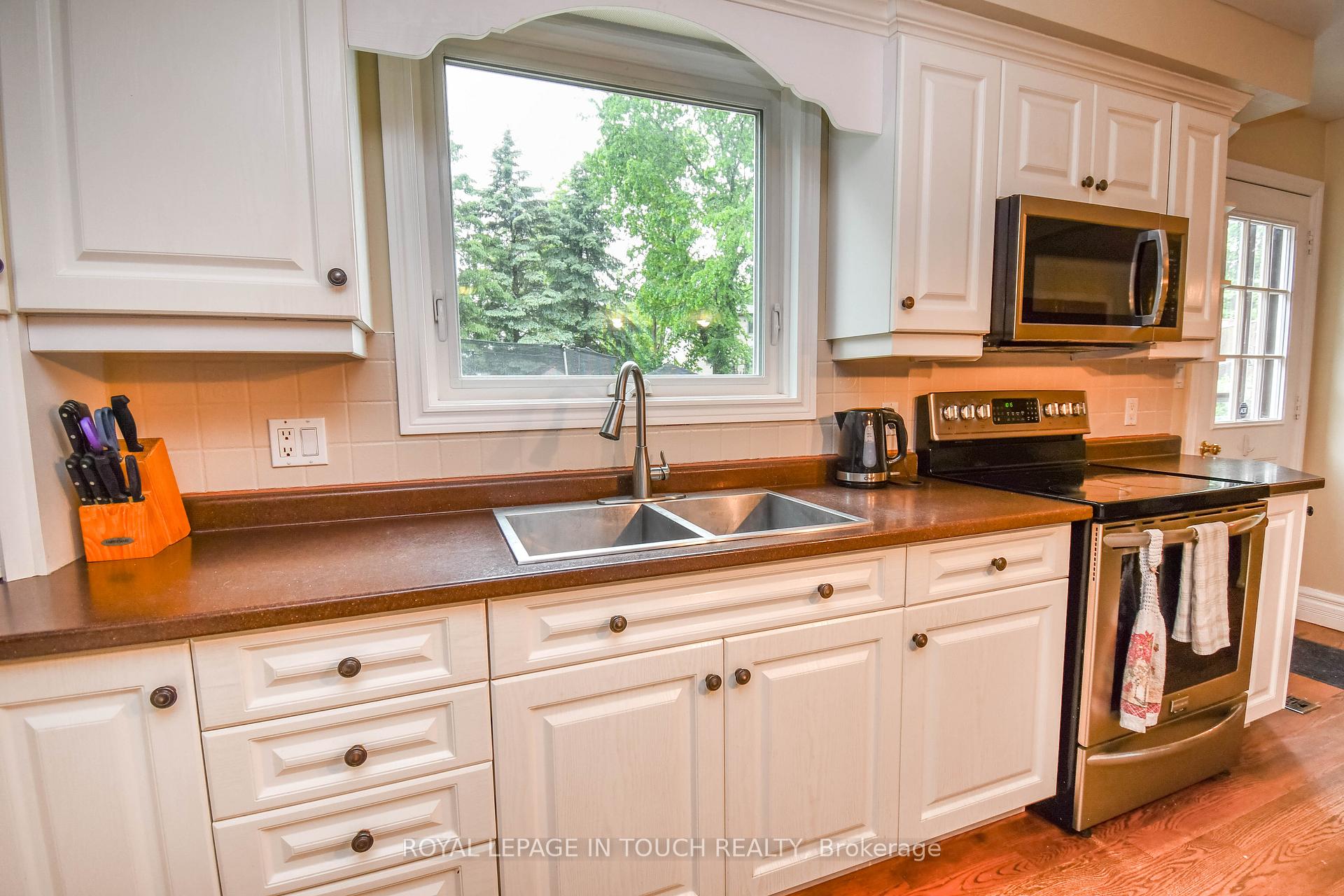 Photo 13 of 11 Hill Top Drive, Penetanguishene — HOMEH