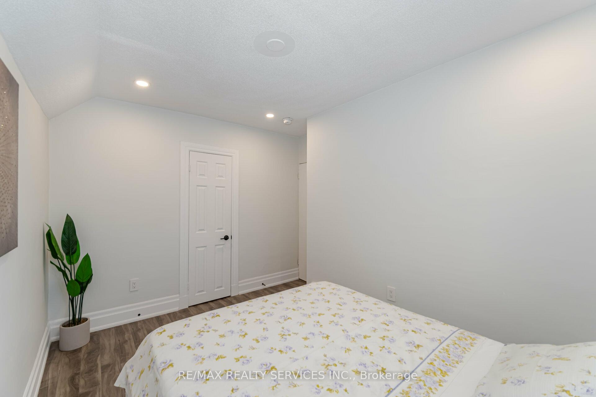 Photo 12 of 84 Clinton Street, Hamilton, Stipley — HOMEH