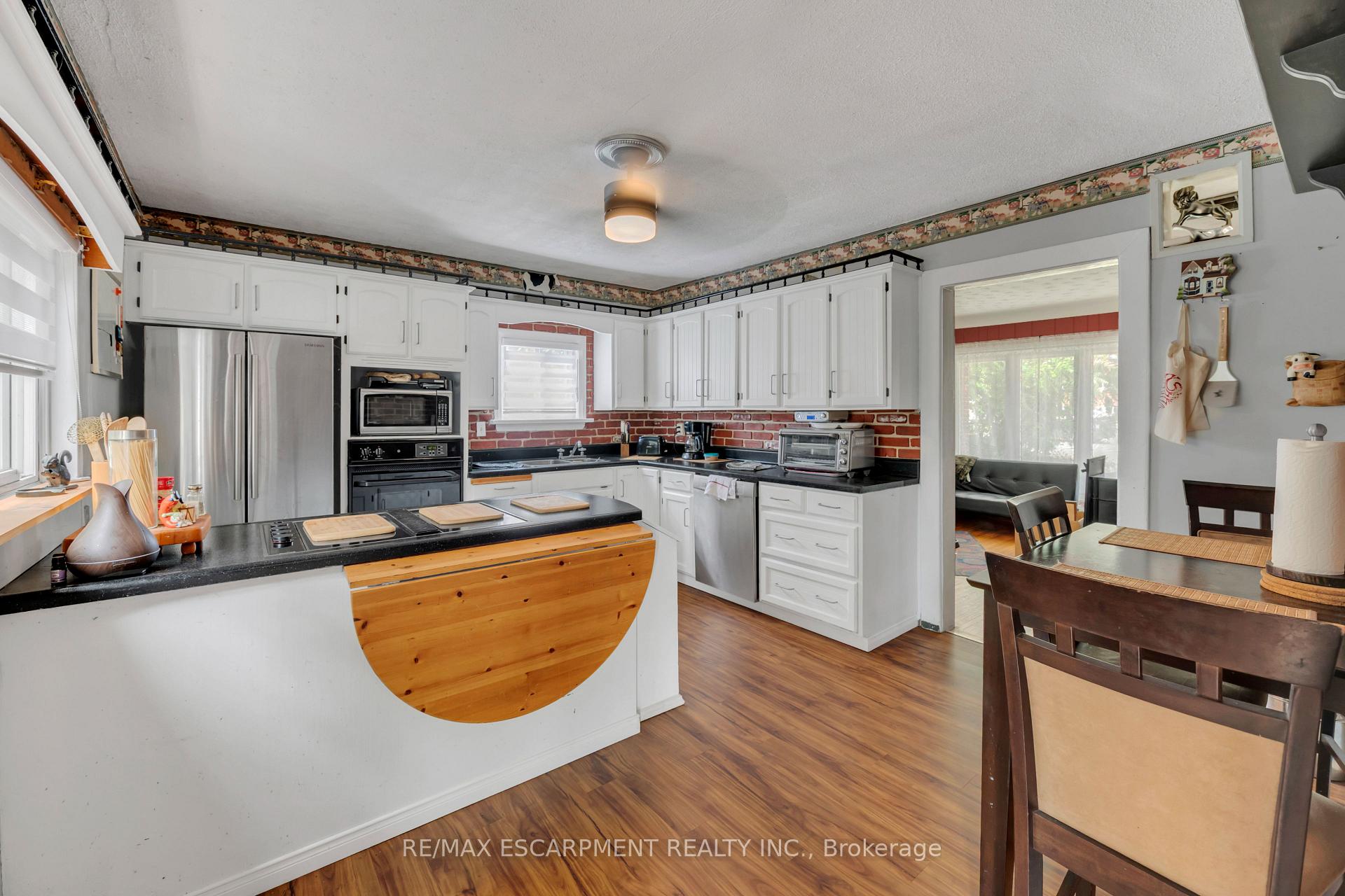 Photo 3 of 2348 Clifton Street, Thorold, Allanburg/Thorold South — HOMEH