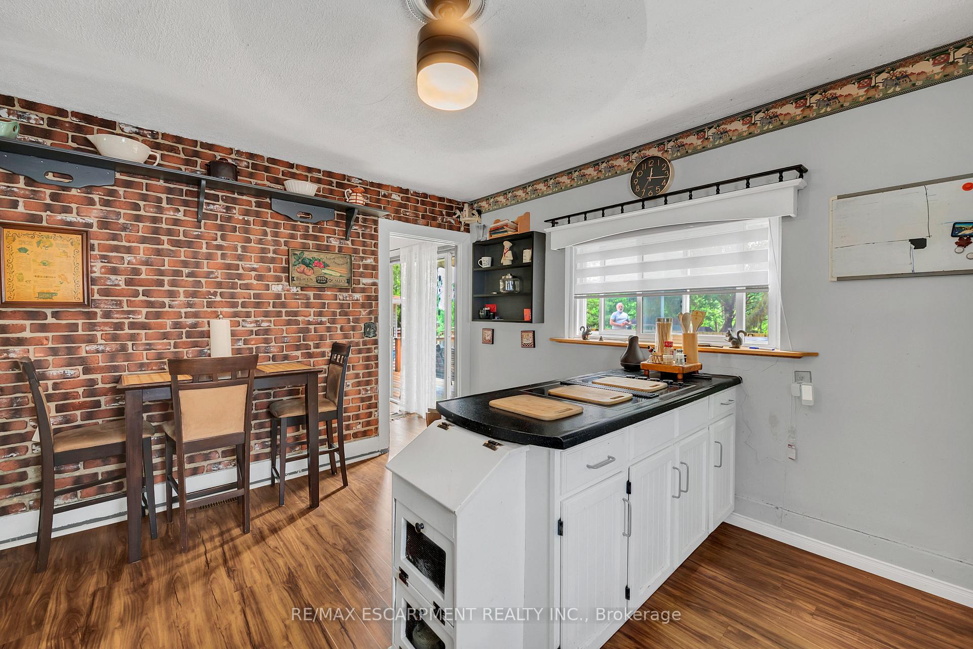 Photo 24 of 2348 Clifton Street, Thorold, Allanburg/Thorold South — HOMEH