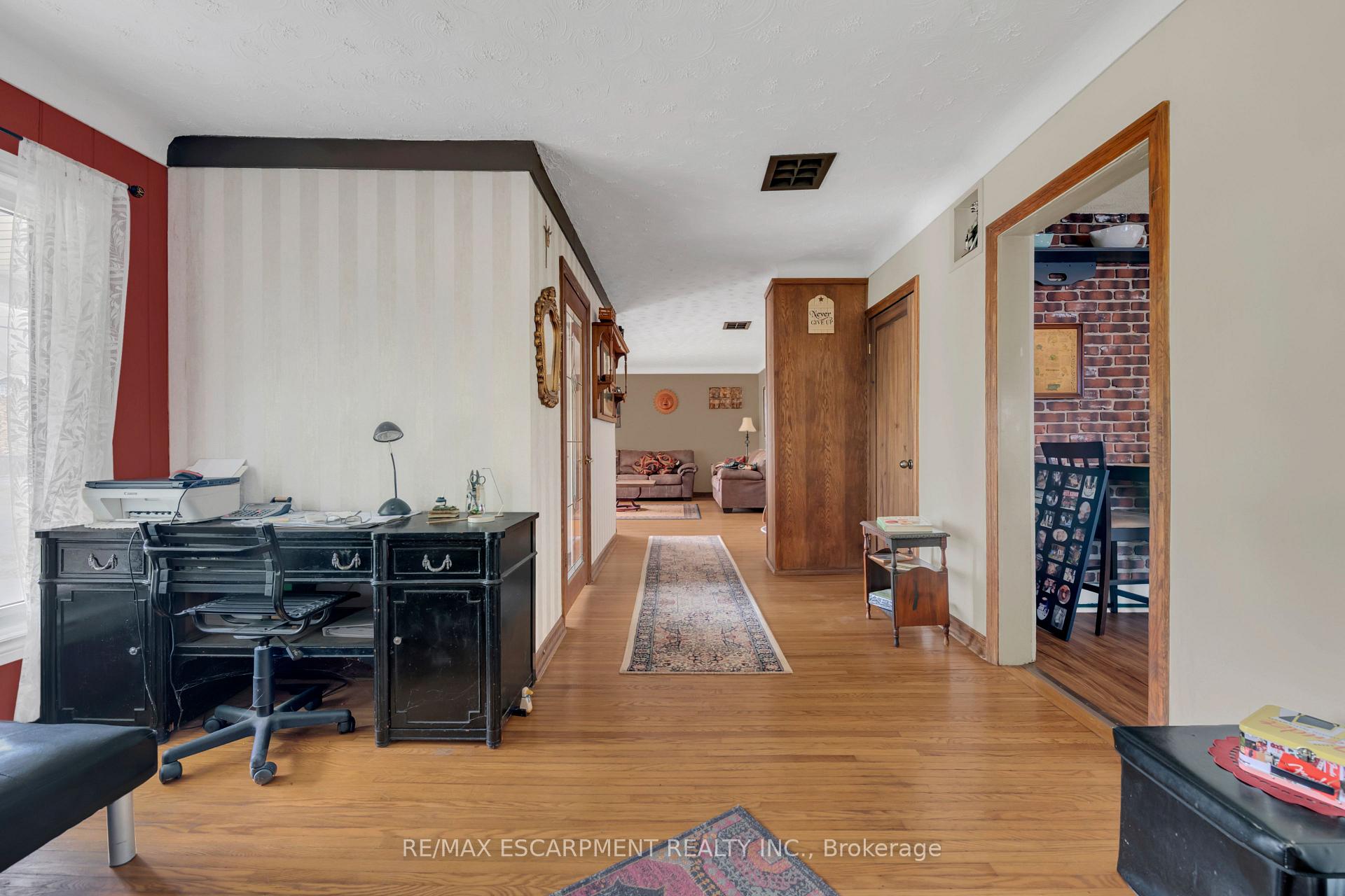 Photo 2 of 2348 Clifton Street, Thorold, Allanburg/Thorold South — HOMEH
