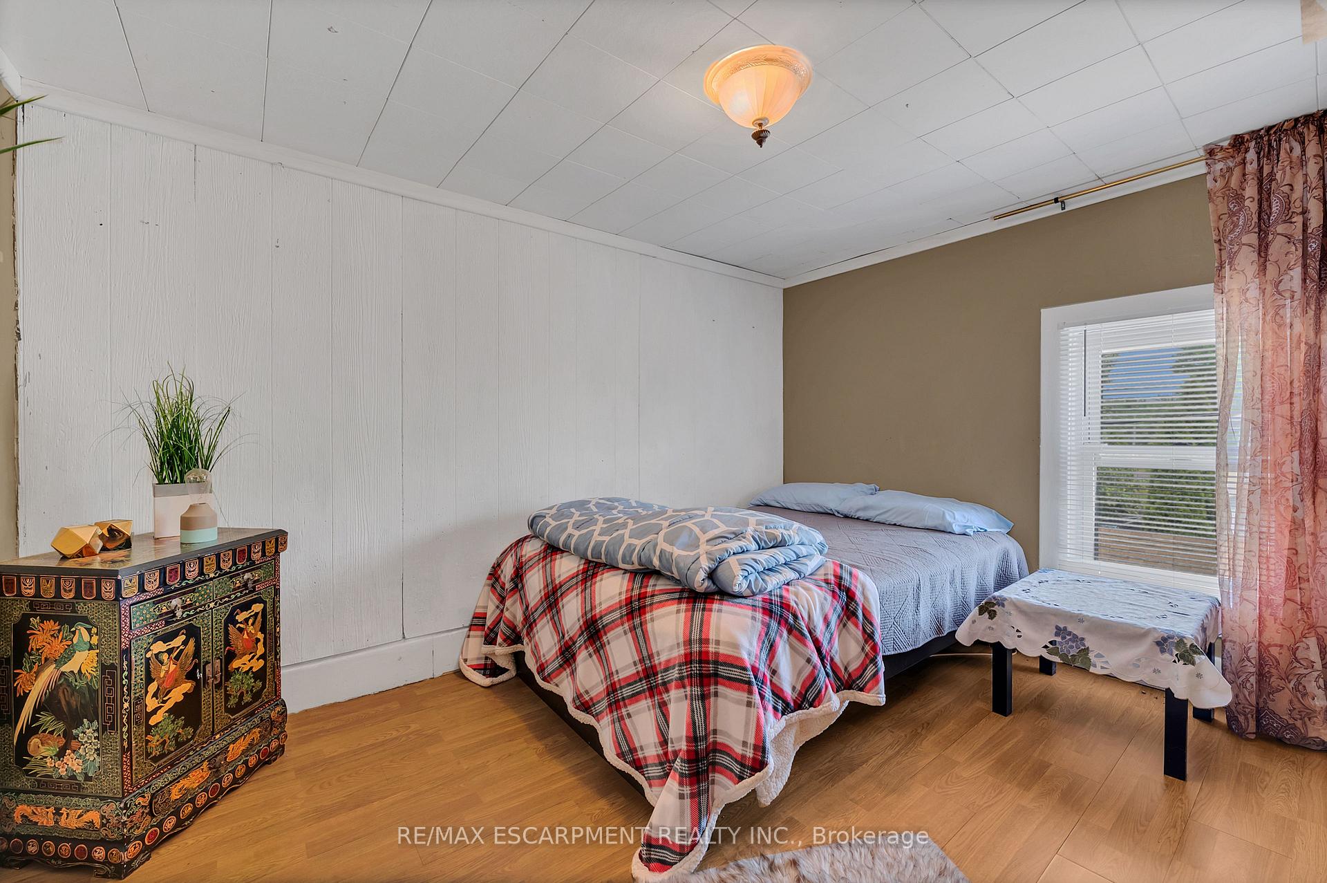 Photo 31 of 2348 Clifton Street, Thorold, Allanburg/Thorold South — HOMEH