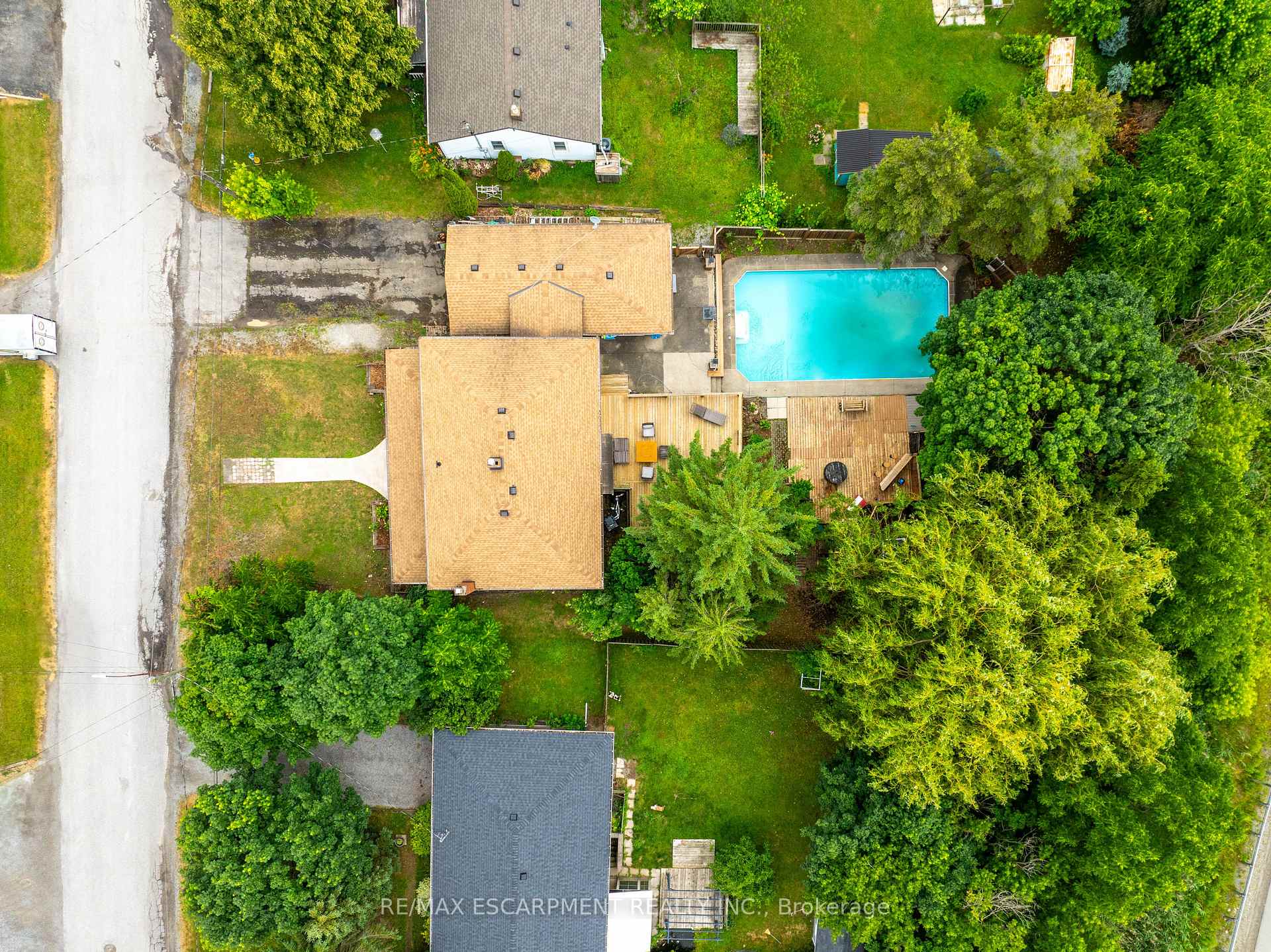 Photo 44 of 2348 Clifton Street, Thorold, Allanburg/Thorold South — HOMEH