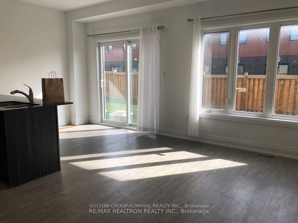 Photo 4 of 112 Fairlane Avenue, Barrie, Painswick South — HOMEH