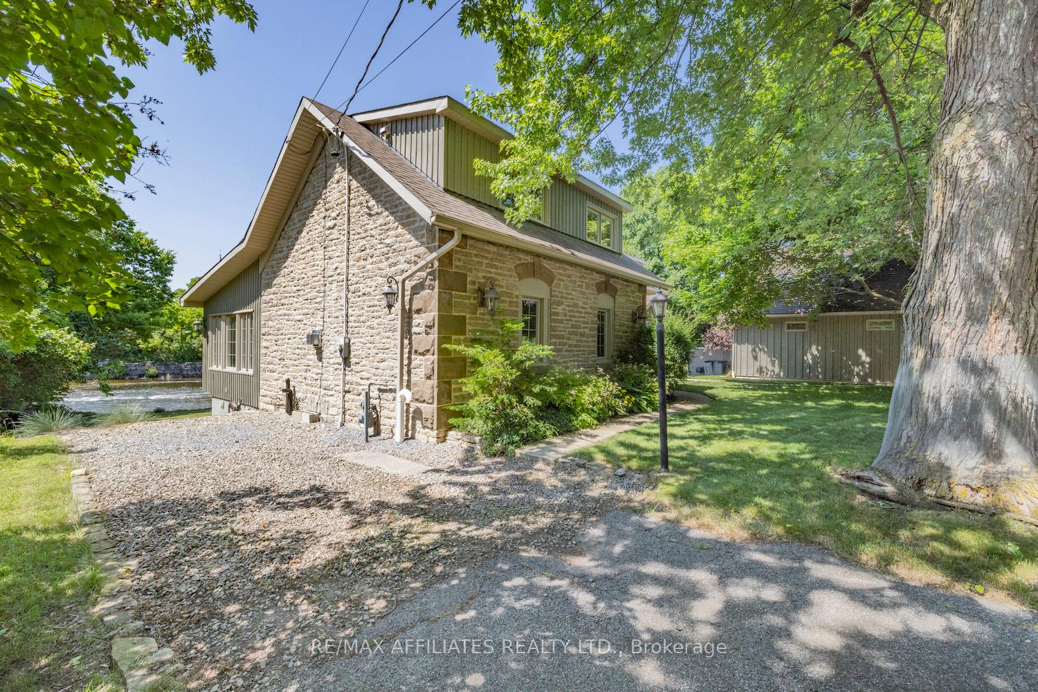 Photo 13 of 71 Mill Street, Carleton Place — HOMEH