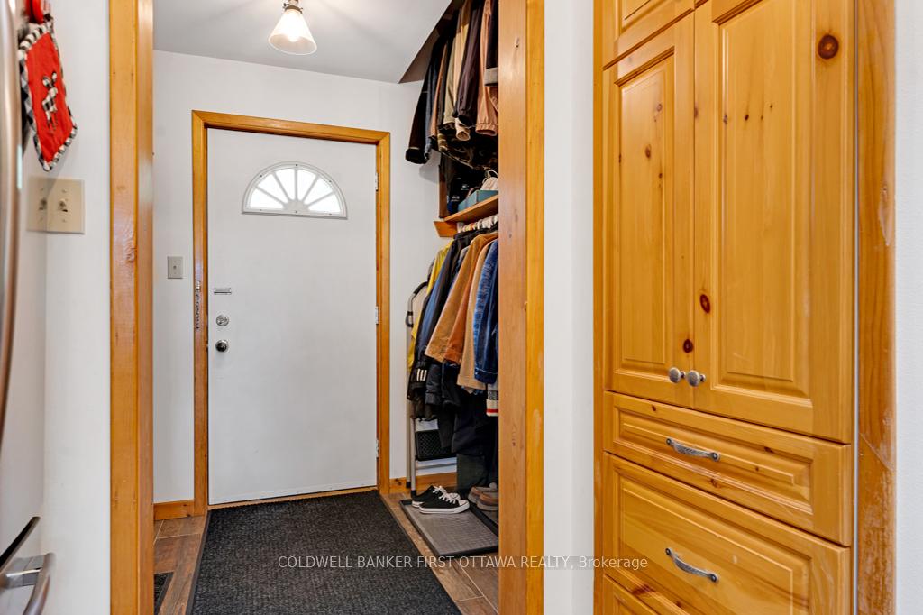 Photo 6 of 1036 Palmerston Crescent, Frontenac, Frontenac North — HOMEH