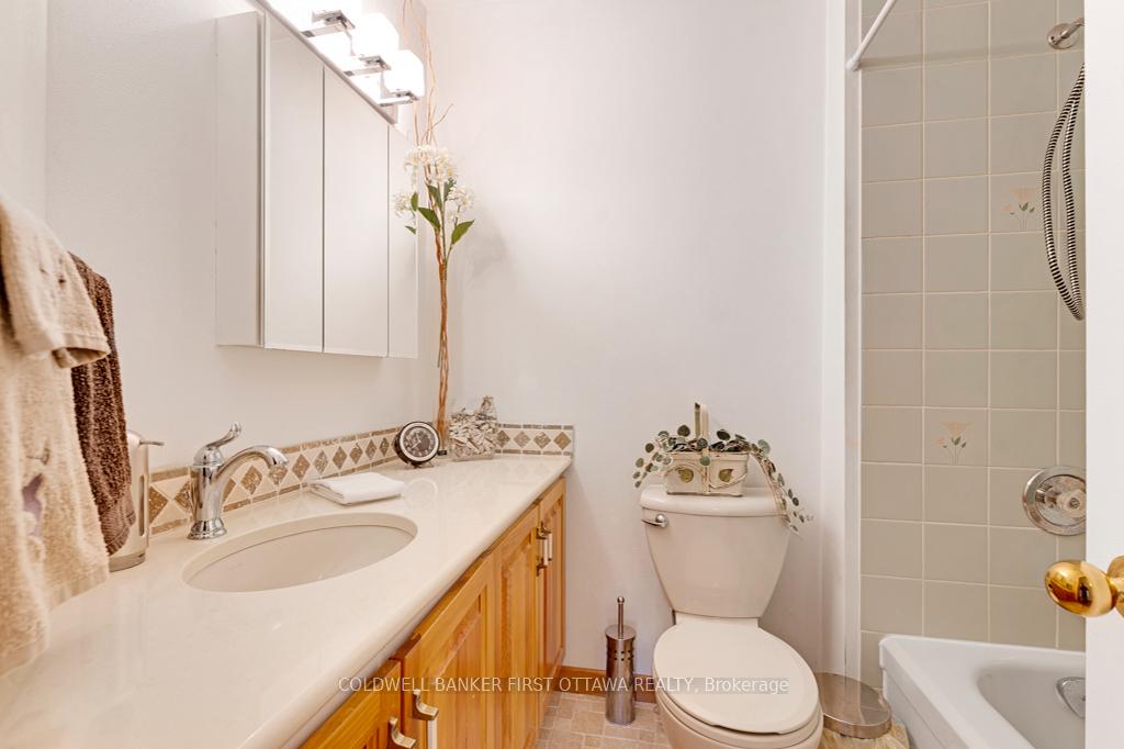 Photo 19 of 1036 Palmerston Crescent, Frontenac, Frontenac North — HOMEH