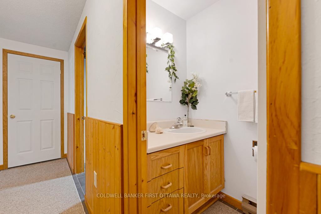 Photo 29 of 1036 Palmerston Crescent, Frontenac, Frontenac North — HOMEH