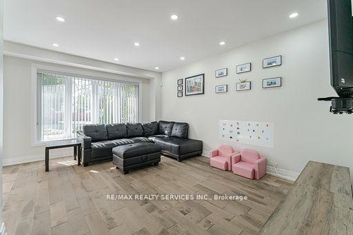 Photo 8 of 60 Bramhall Circle, Brampton, Madoc — HOMEH