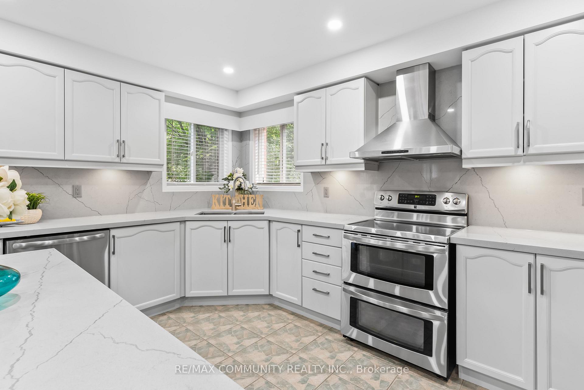 Photo 6 of 27 Mac Carl Crescent, Whitby, Rolling Acres — HOMEH