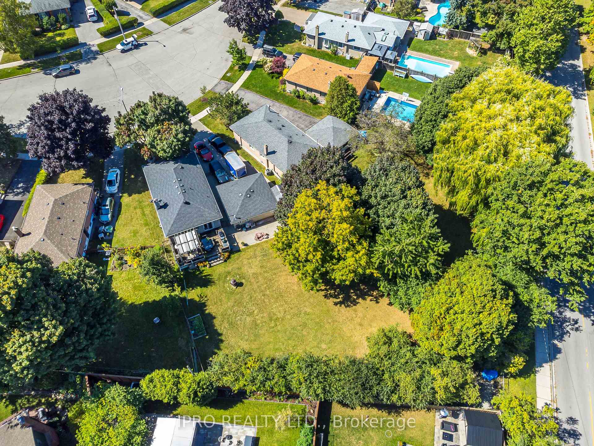 Photo 8 of 141 Toynbee Trail, Scarborough, Guildwood — HOMEH