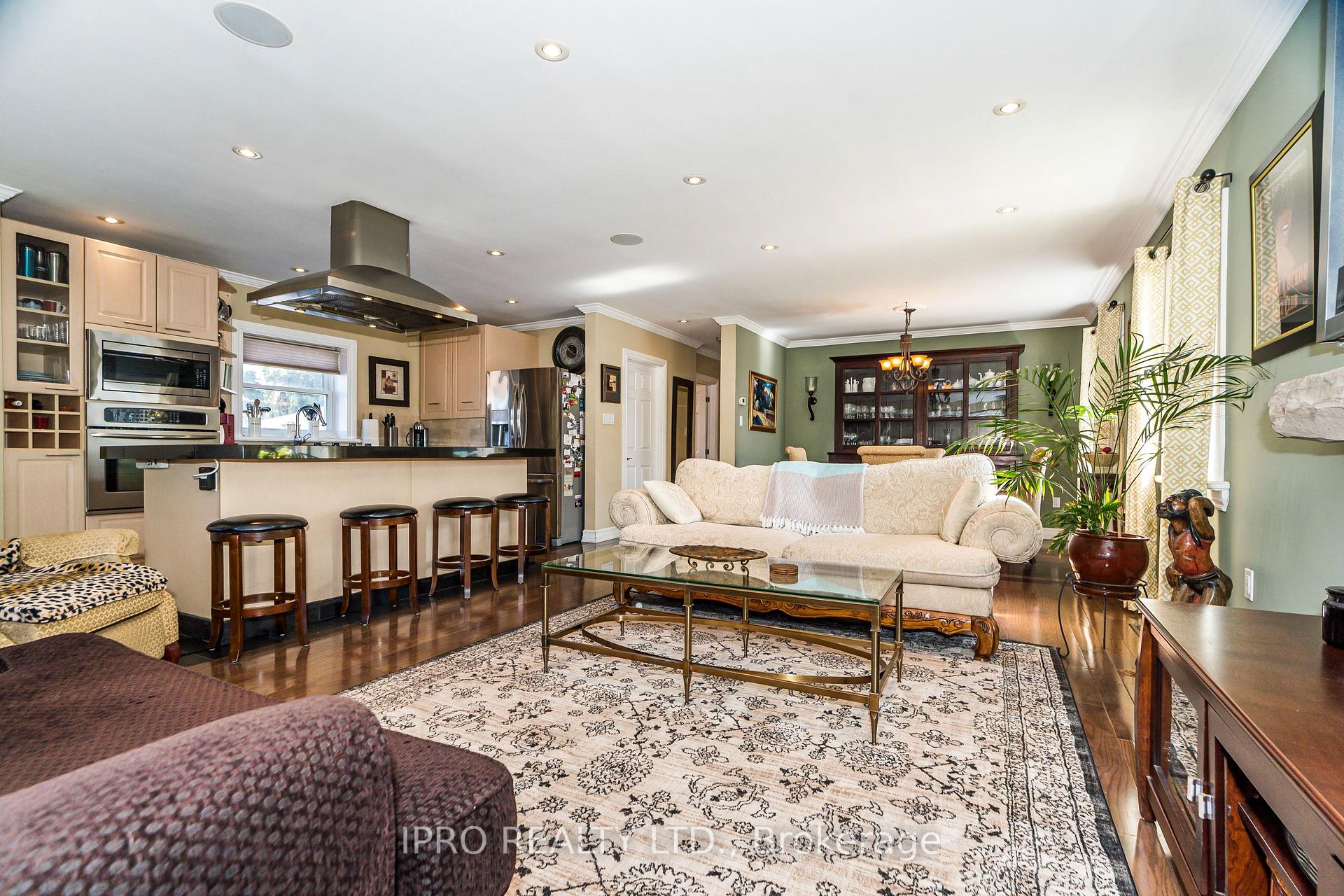 Photo 4 of 141 Toynbee Trail, Scarborough, Guildwood — HOMEH