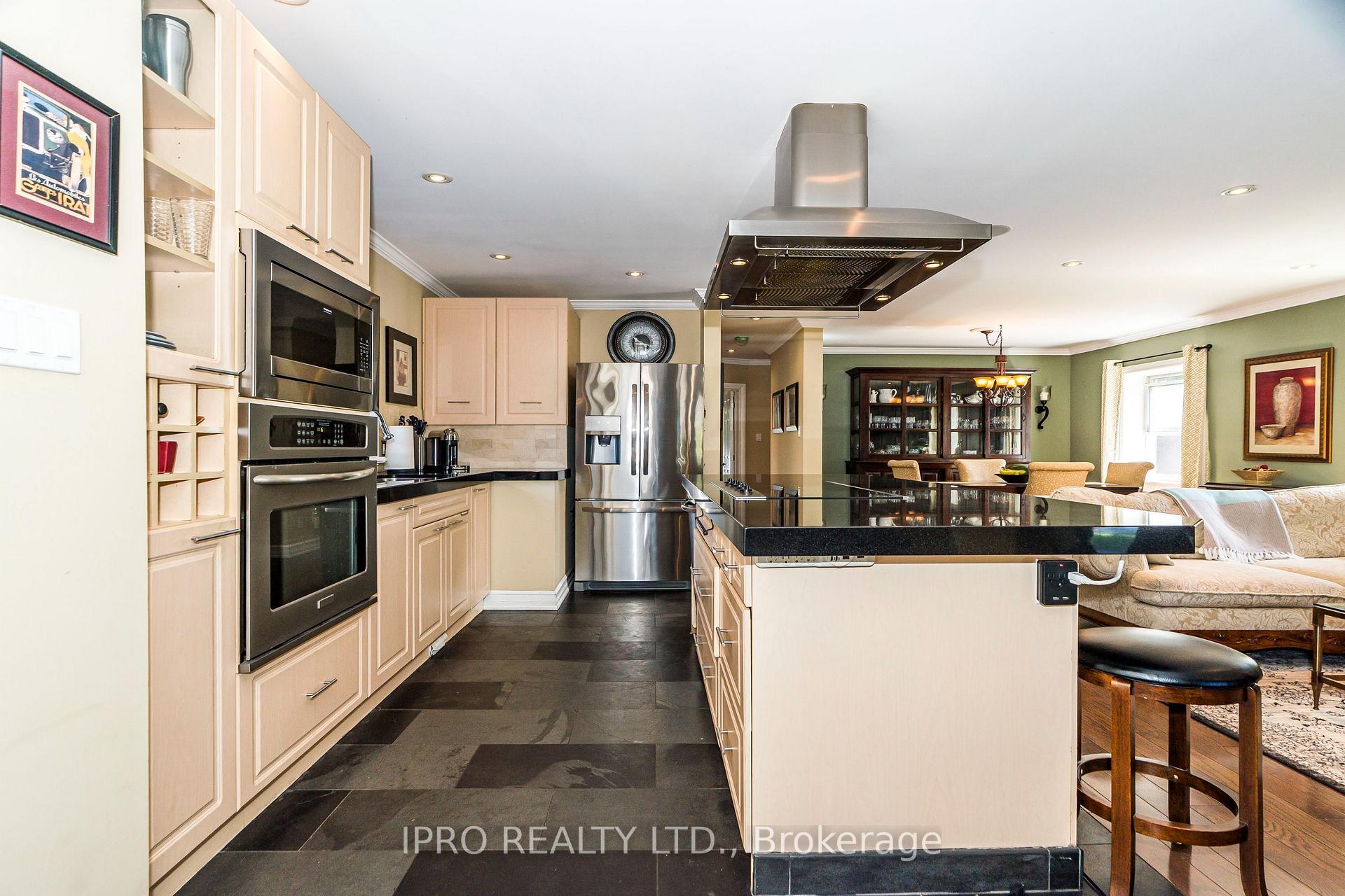 Photo 11 of 141 Toynbee Trail, Scarborough, Guildwood — HOMEH
