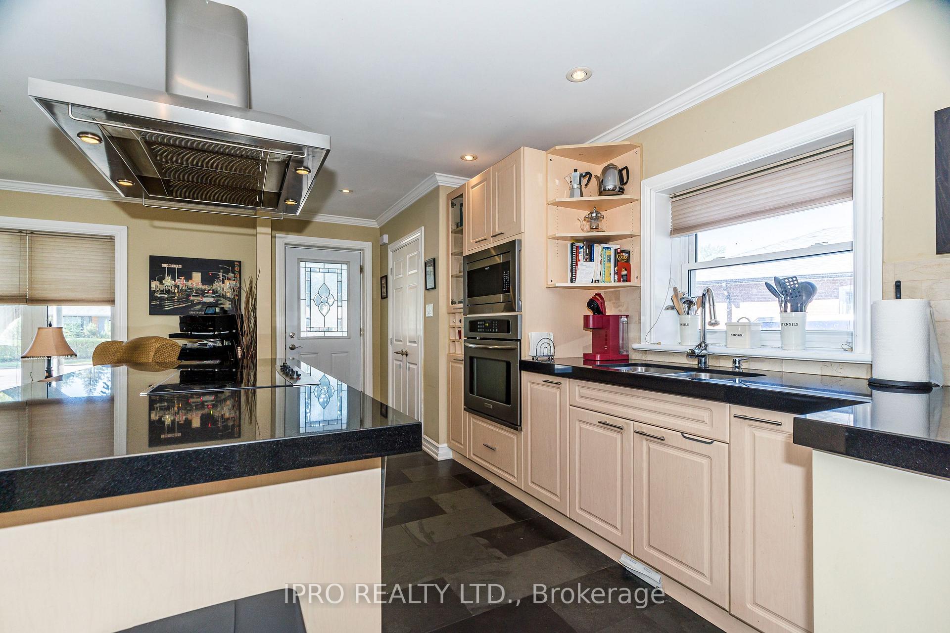 Photo 15 of 141 Toynbee Trail, Scarborough, Guildwood — HOMEH