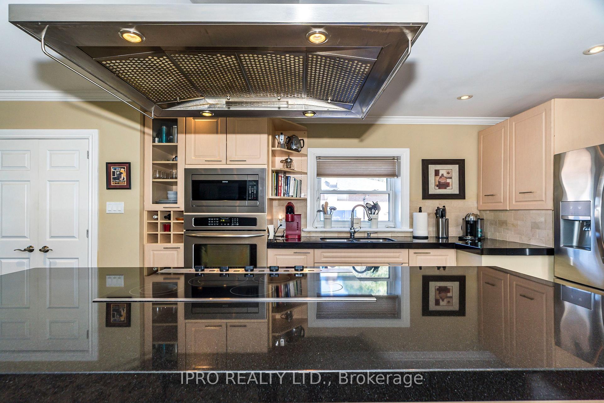 Photo 18 of 141 Toynbee Trail, Scarborough, Guildwood — HOMEH