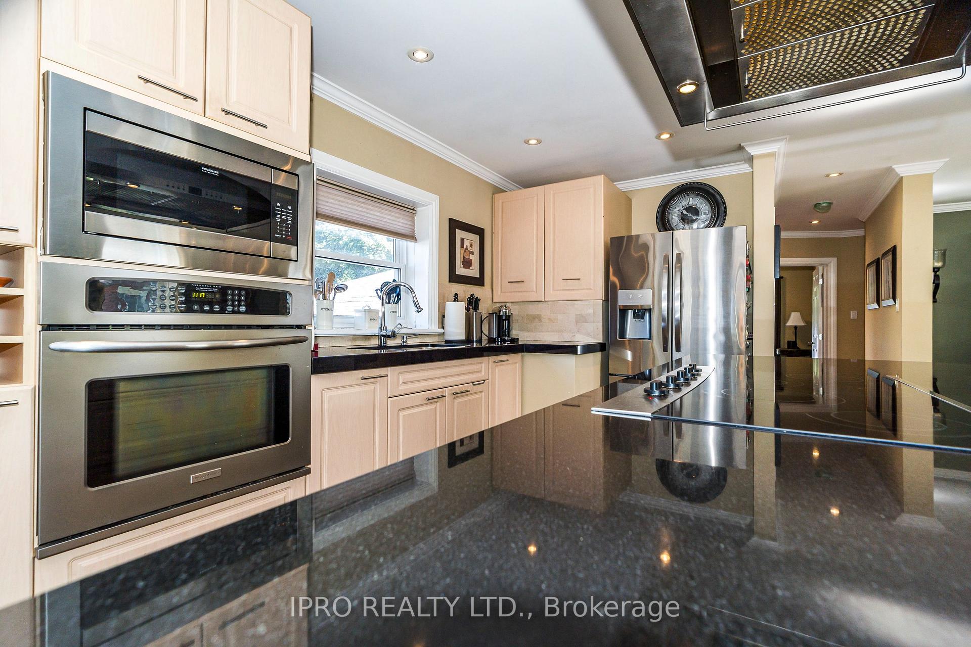Photo 10 of 141 Toynbee Trail, Scarborough, Guildwood — HOMEH