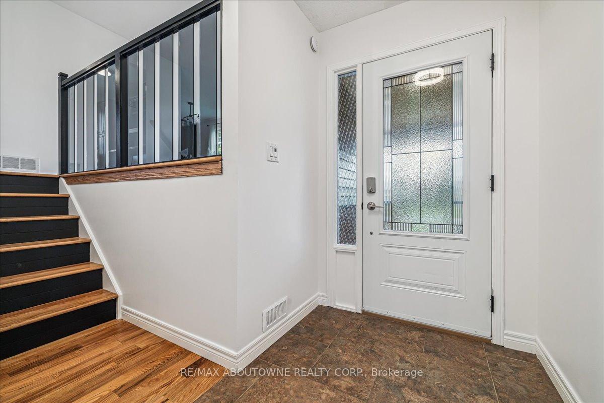 Photo 2 of 371 Park Road N, Grimsby, Grimsby Beach — HOMEH