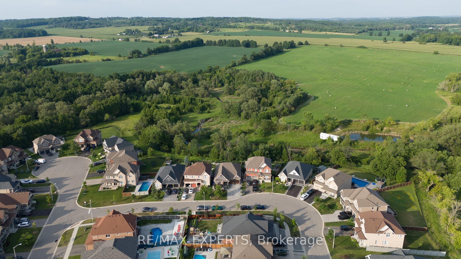 Photo 37 of 45 Webb Trail, New Tecumseth, Tottenham — HOMEH