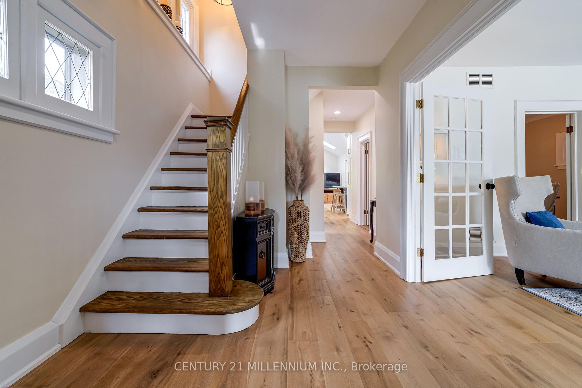 Photo 5 of 22 Frederick Street, Brampton, Downtown Brampton — HOMEH
