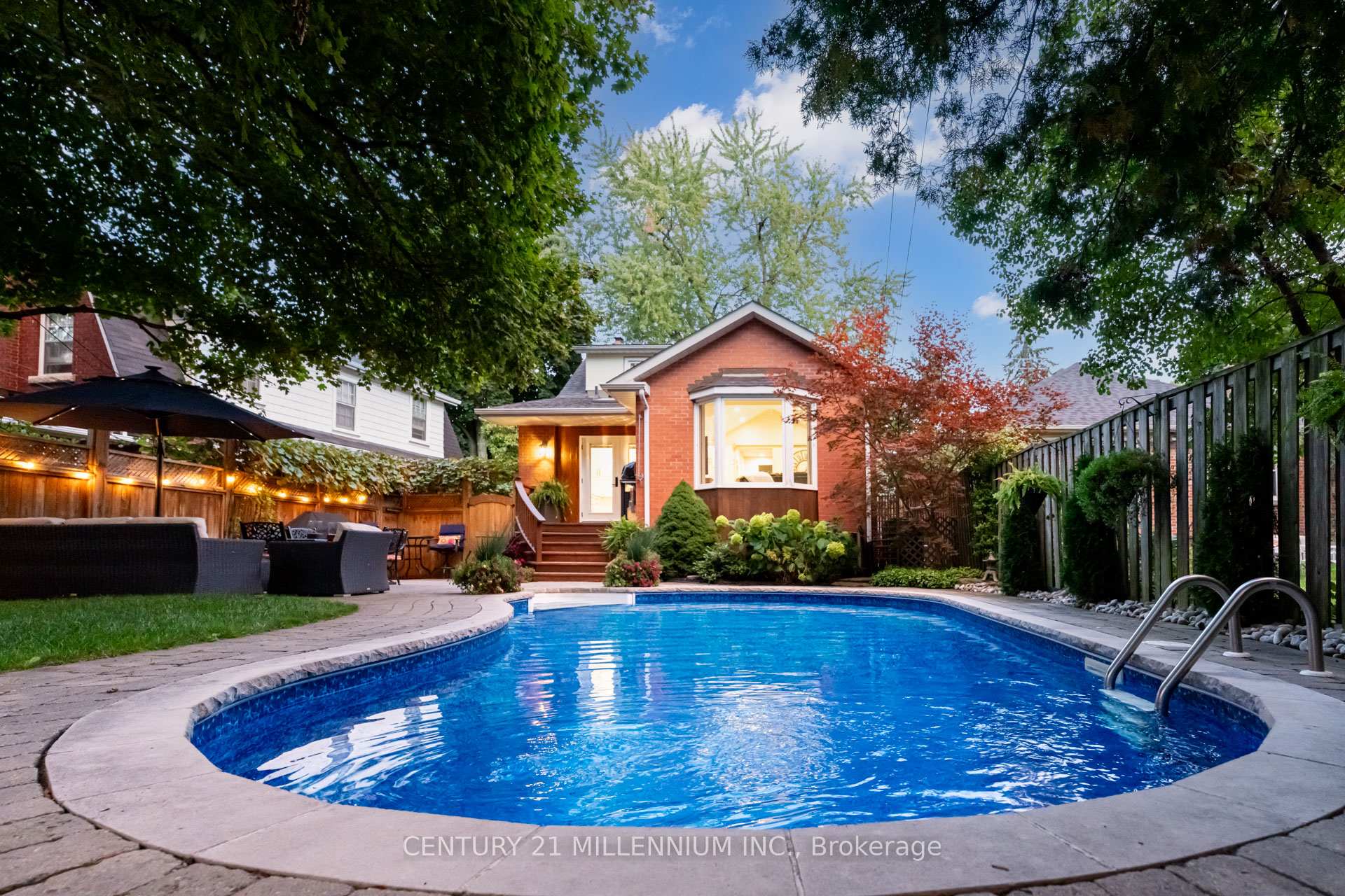 Photo 17 of 22 Frederick Street, Brampton, Downtown Brampton — HOMEH