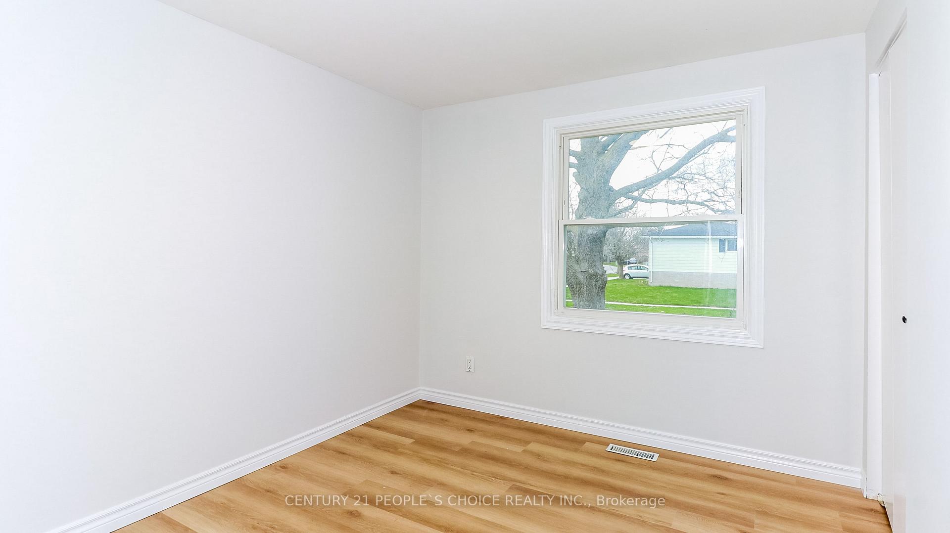 Photo 4 of 3 Lonsdale Place, Barrie, Grove East — HOMEH