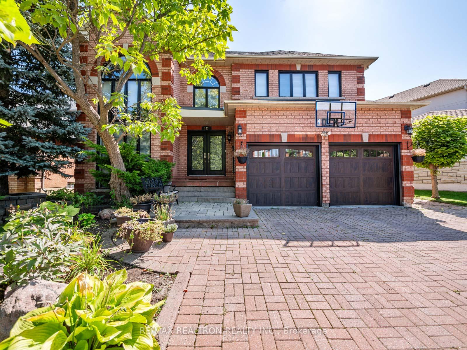 Front of 123 Hammerstone Crescent