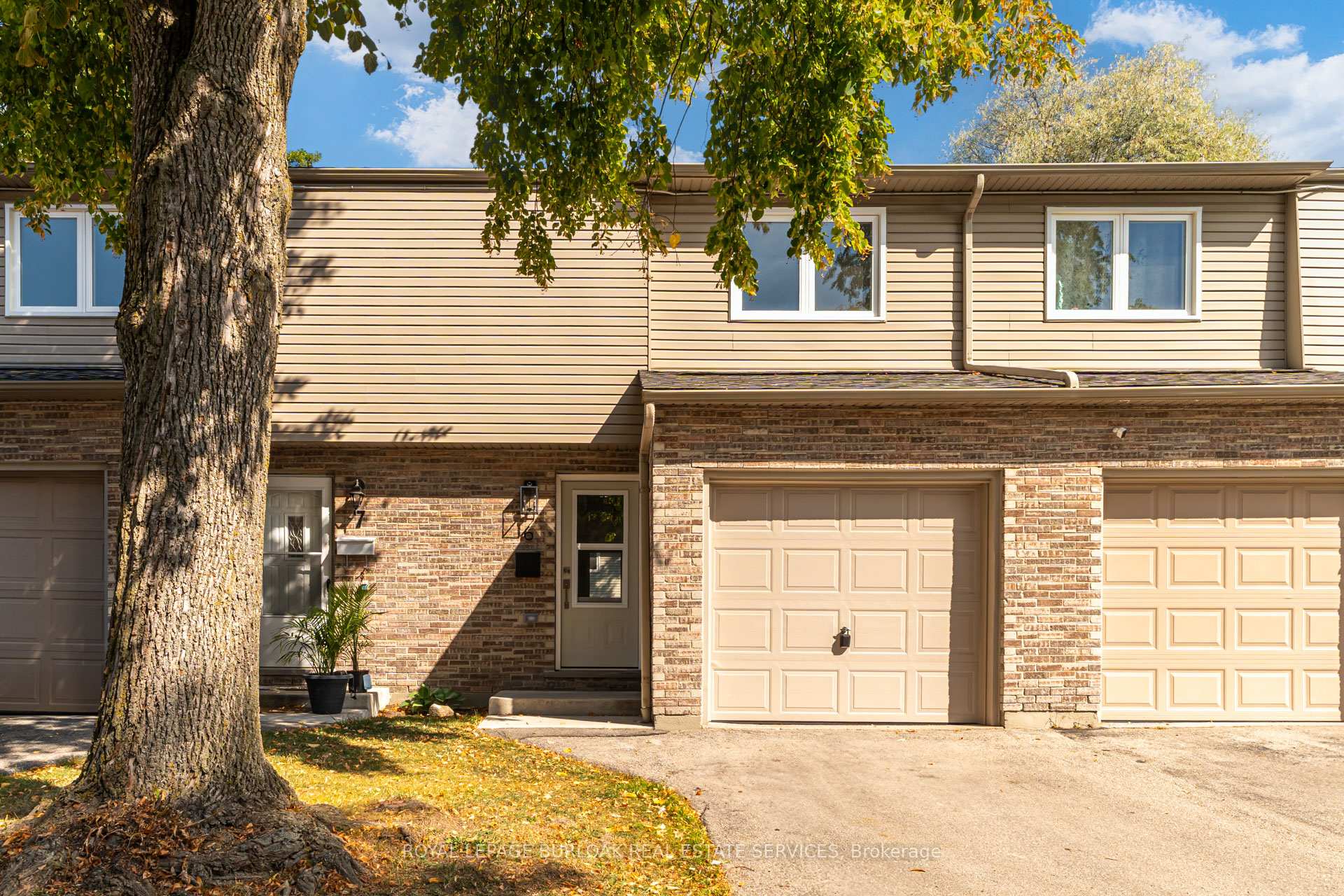 Front of Unit 6, 1396 Upper Ottawa Street