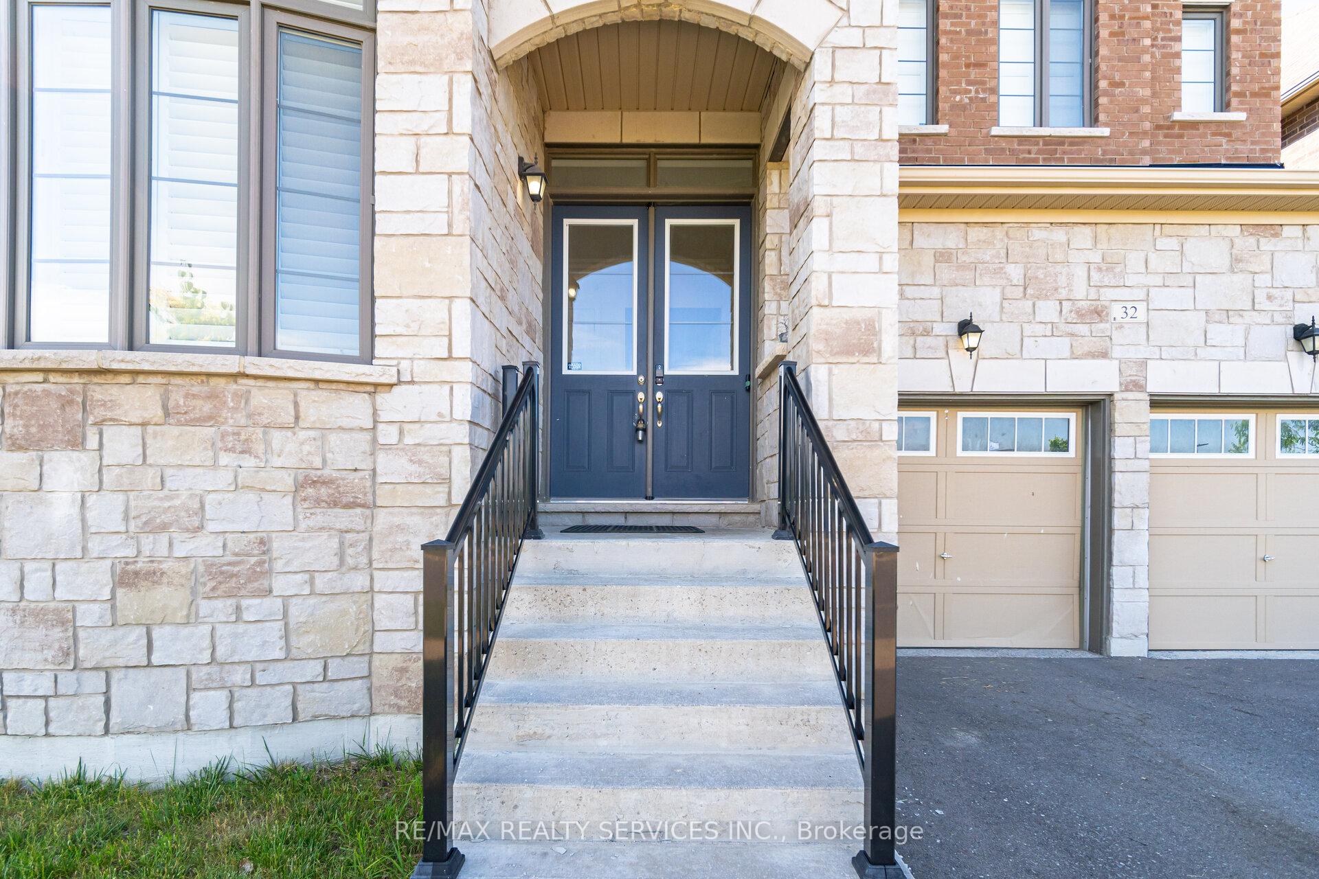 Photo 2 of 32 Albert Spencer Avenue, Caledon, Caledon East — HOMEH