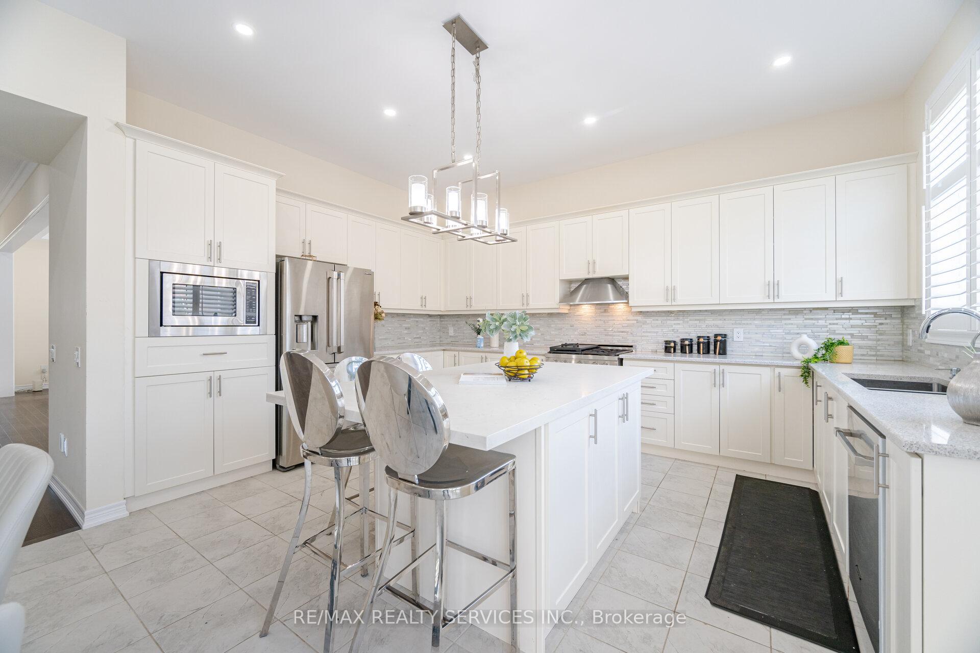 Photo 17 of 32 Albert Spencer Avenue, Caledon, Caledon East — HOMEH