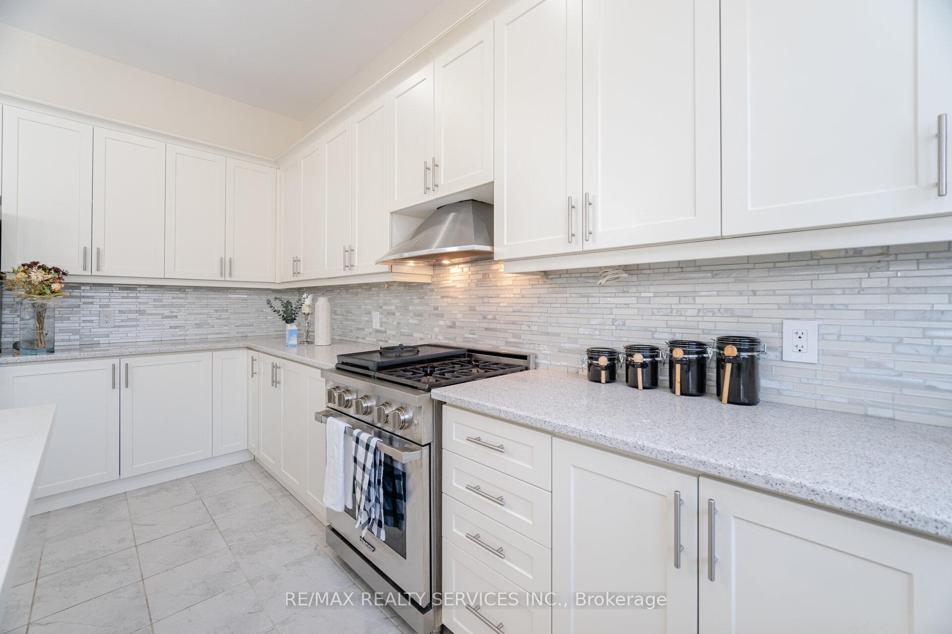 Photo 4 of 32 Albert Spencer Avenue, Caledon, Caledon East — HOMEH