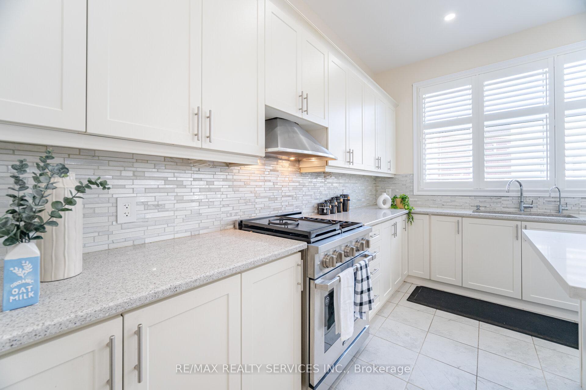 Photo 24 of 32 Albert Spencer Avenue, Caledon, Caledon East — HOMEH