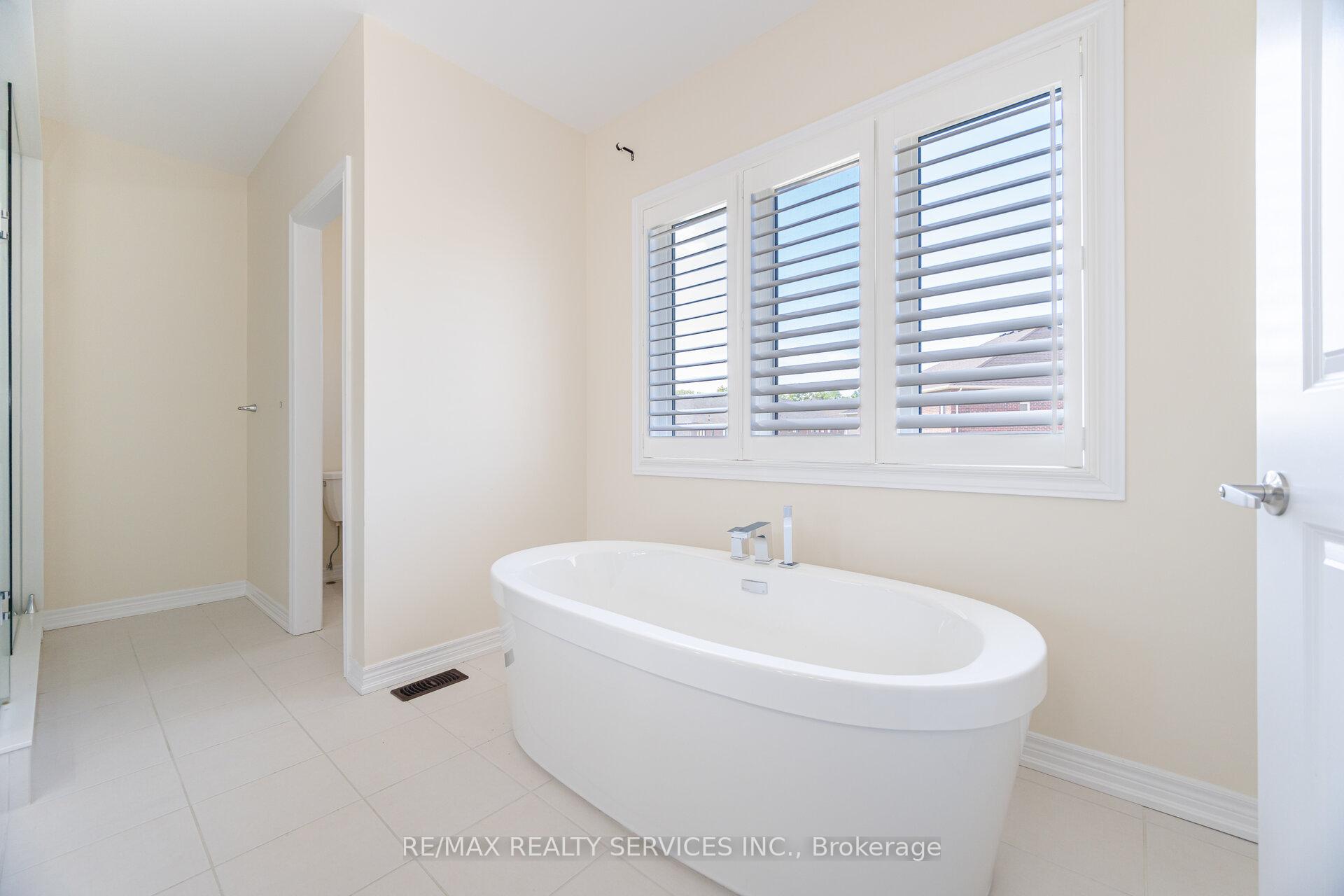 Photo 42 of 32 Albert Spencer Avenue, Caledon, Caledon East — HOMEH