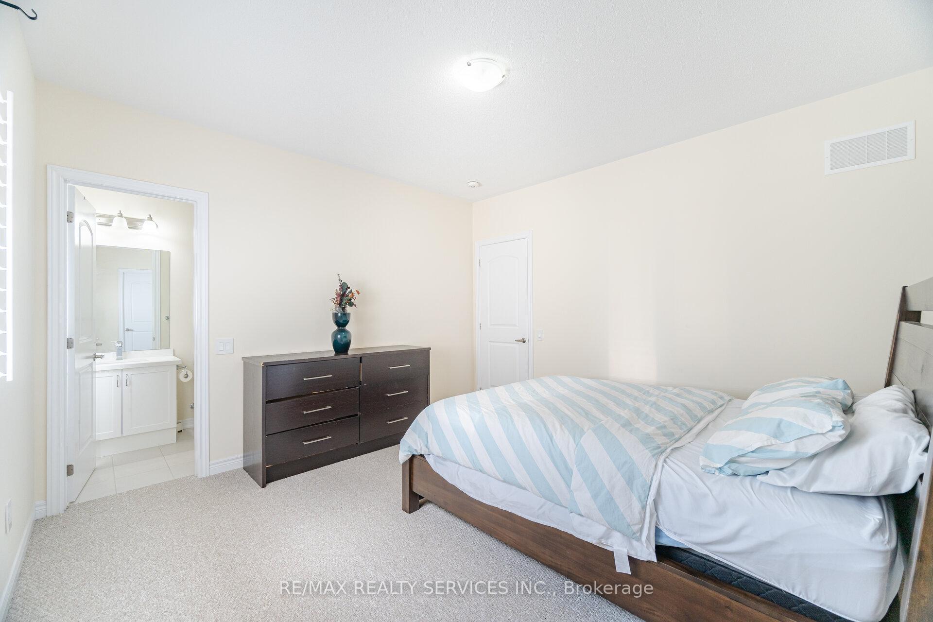 Photo 36 of 32 Albert Spencer Avenue, Caledon, Caledon East — HOMEH