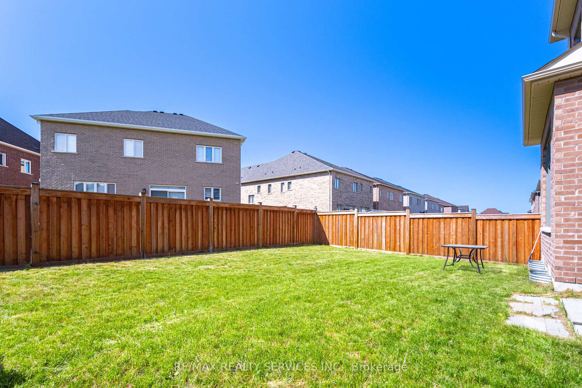 Photo 25 of 32 Albert Spencer Avenue, Caledon, Caledon East — HOMEH